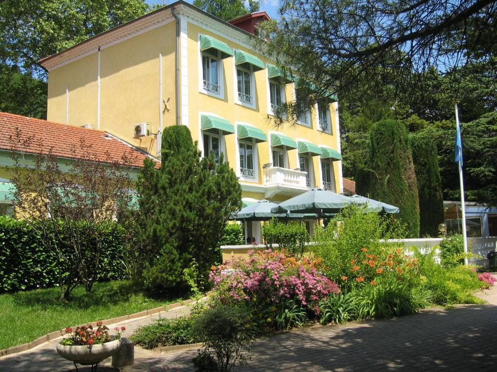 Le Cedre De Soyons Otel Dış mekan fotoğraf